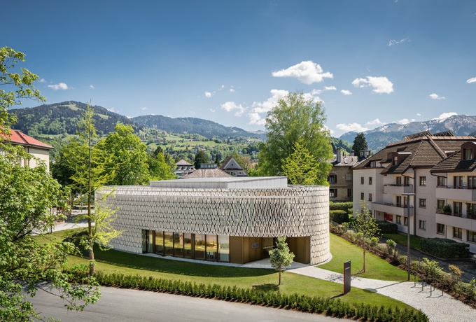 Stadtbibliothek Dornbirn
Bauherrschaft: Stadt Dornbirn
Architektur: Dietrich | Untertrifaller Architekten ZT GmbH, Bregenz und Christian Schmoelz Architekt ZT, Röthis
Fertigstellung: 2019 – © Foto: Albrecht Imanuel Schnabel Stadtbibliothek Dornbirn
Bauherrschaft: Stadt Dornbirn
Architektur: Dietrich | Untertrifaller Architekten ZT GmbH, Bregenz und Christian Schmoelz Architekt ZT, Röthis
Fertigstellung: 2019