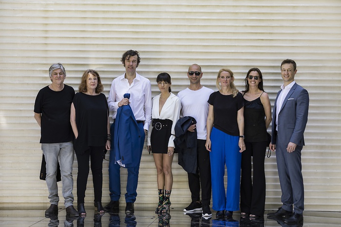 Die Teams Henke Schreieck, Sagmeister & Walsh und LAAC mit Kuratorin Verena Konrad und Bundesminister Blümel