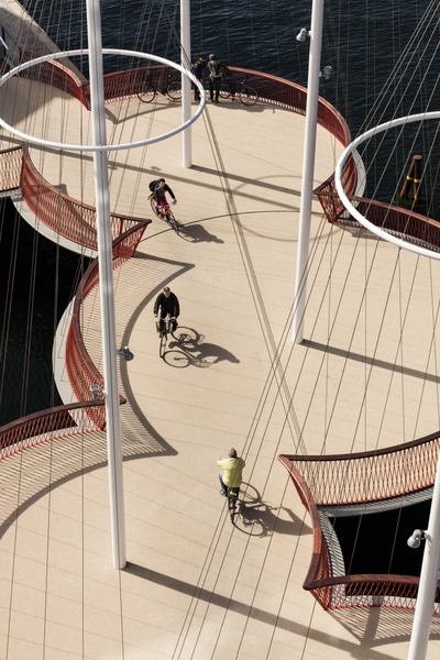 Bildnutzung nur unter vollständiger Angabe der Bildbeschreibung/Credit: 
Olafur Eliasson, Cirkelbroen, 2015 | Christianshavns Kanal, Copenhagen, 2015 | Photographer: Anders Sune Berg | Courtesy of A gift from Nordea-fonden to the city of Copenhagen