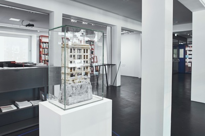 Kunst in der Lesezone im vai | Judith Saupper: o.T. (Gute Alte Zeit II) – © Foto: Darko Todorovic Kunst in der Lesezone im vai | Judith Saupper: o.T. (Gute Alte Zeit II)