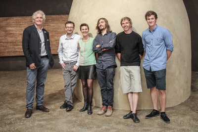 Anna Heringer und das Team von Lehm Ton Erde bei der Biennale in Venedig 2016 – © Foto: zVg Anna Heringer und das Team von Lehm Ton Erde bei der Biennale in Venedig 2016