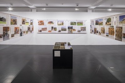 Ausstellung "Mit Erde gebaut" im vai – © Foto: Darko Todorovic Ausstellung "Mit Erde gebaut" im vai