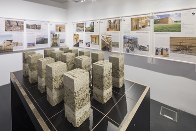 Ausstellung "Mit Erde gebaut" im vai – © Foto: Darko Todorovic Ausstellung "Mit Erde gebaut" im vai