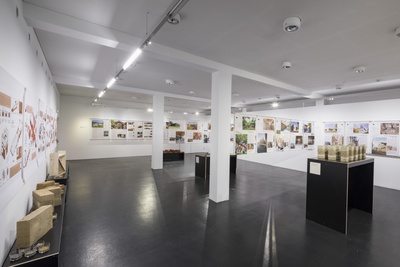 Ausstellung "Mit Erde gebaut" im vai – © Foto: Darko Todorovic Ausstellung "Mit Erde gebaut" im vai