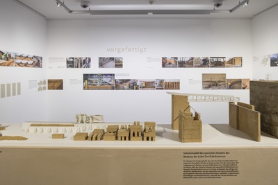 Ausstellung "Mit Erde gebaut" im vai – © Foto: Darko Todorovic Ausstellung "Mit Erde gebaut" im vai