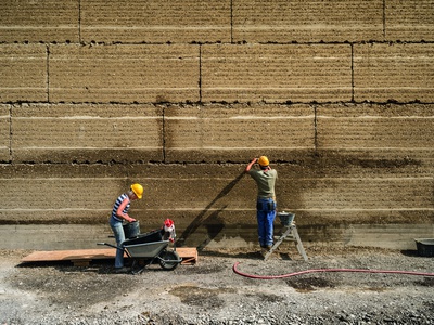 Ricola Kräuterzentrum, Architektur: Herzog & de Meuron, Lehmbau: Lehm Ton Erde Baukunst, Foto: Markus Bühler-Rasom, (c) Ricola AG – © Foto: Markus Bühler-Rasom, (c) Ricola AG Ricola Kräuterzentrum, Architektur: Herzog & de Meuron, Lehmbau: Lehm Ton Erde Baukunst, Foto: Markus Bühler-Rasom, (c) Ricola AG