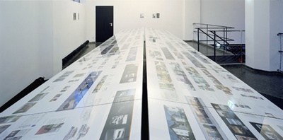 Blick in die Ausstellung "Neues Bauen in Tirol 2004"