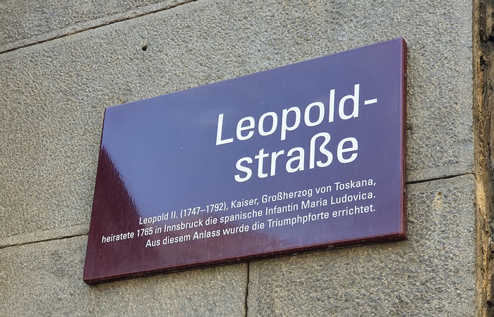 Straßenschild Leopoldstraße, Innsbruck