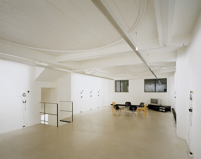 Blick in die Ausstellung "Vermessungen", 2005