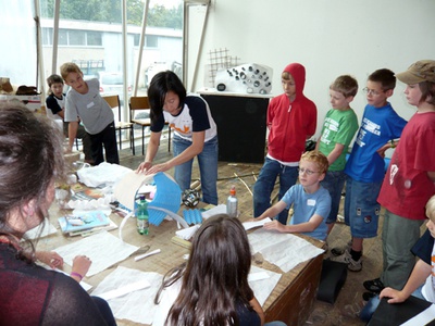 soak – vom einfachen Blatt Papier zur tragfesten Konstruktion, die Falttechnik ist immer wieder faszinierend