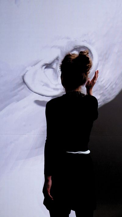 INTRA SPACE, Probe im  Set Up, Scene: Christina Jauernik – Handkamera mit Bob, 2017