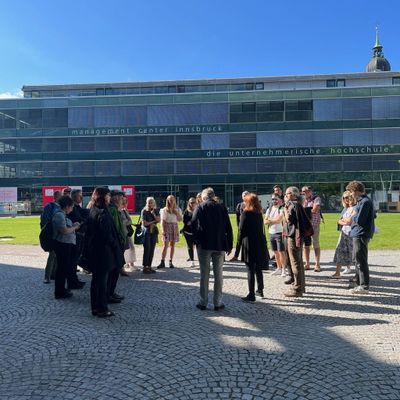 "Bildungslandschaften neu gedacht" – Eine Bustour mit fasch&fuchs.architekten und Henke Schreieck Architekten