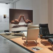 Blick in die Ausstellung "Reinhold Adolf: Schwingen und Entspannen" im aut