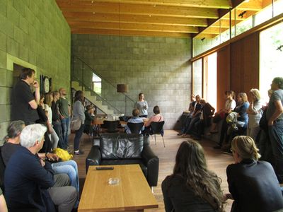 Architekturtage 2016 in Tirol – Besichtigung des Gemeinschaftsraumes im DOWAS Übergangswohnhaus