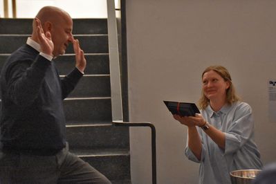 Linda Kutter vom aut: team wird in die Babypause verabschiedet