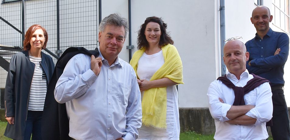 Landesrätin Gabriele Fischer, Vizekanzler Werner Kogler, Landeshauptmann-Stellvertreterin Ingrid Felipe, aut-Leiter Arno Ritter und aut-Vereinsobmann Martin Scharfetter vor dem Adambräu.