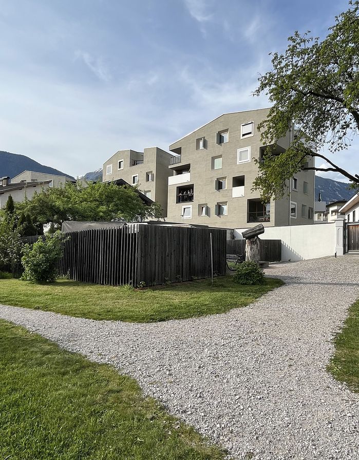 Blick vom Mathoigarten aus auf das Quartier am Raiffeisenplatz, Schwaz