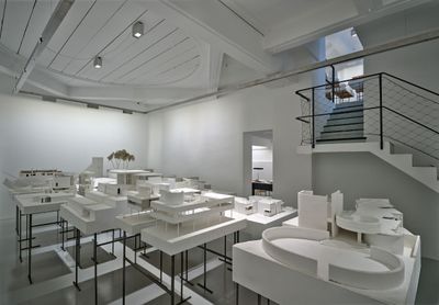Blick in die Ausstellung "Rebuild: Figures of Space" im aut