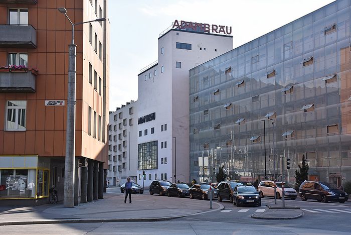 Reachabilty from Innsbruck Main Railway Station along Südbahnstraße