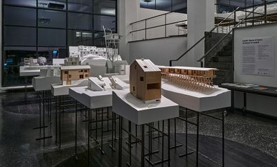 Blick in die Ausstellung "Rebuild: Figures of Space" im aut