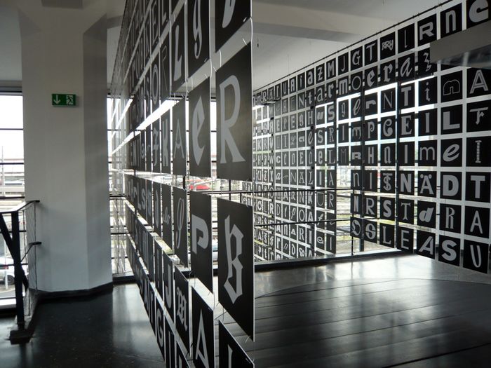 Installation "Alphabet Innsbruck" im aut, © aut