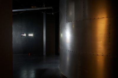 LOOSE ENDS – Blick in die Ausstellung im  aut .   Foto: © Günter Richard Wett