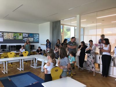 "Volksschule Fügenberg" – Führung mit dem Architekten Christian Öller durch die 2018 fertiggestellte Schule in der Gemeinde Fügenberg – in Kooperation mit Dorferneuerung Tirol