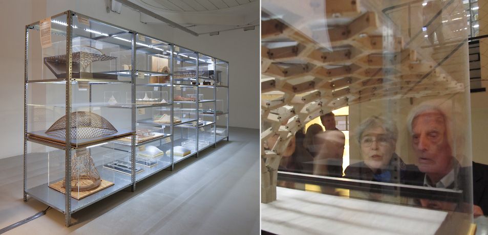 Blick in die Ausstellung im aut und Frei Otto beim Ausstellungsbesuch, Foto © aut