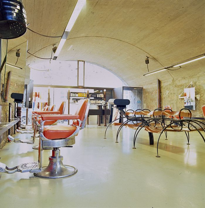 Salon "Warehouse Cuts" in den Viaduktbögen Innsbruck