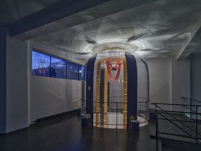 Blick in die Ausstellung "Hans-Walter Müller: Ich habe die Schwerkraft schon verlassen"