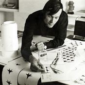Egon Rainer bei der Arbeit am Design des Kneissl Ski, 
um 1970