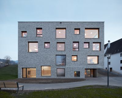 Kinderhaus Sulz Bauherrschaft: Gemeinde Sulz Architektur: Christian Mörschel Architekt ZT, Dornbirn und Jochen Specht Architekt ZT, Dornbirn  Fertigstellung: 2019