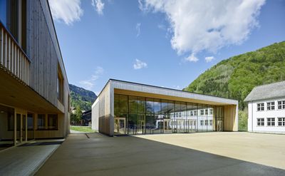 Gemeindebauten Mellau Bauherrschaft: Gemeinde Mellau Architektur: Dorner\Matt Architekten ZT, Bregenz Fertigstellung: 2018