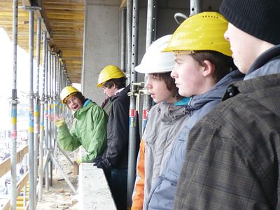 Impressionen von den verschiedenen Projekten – "Baucops" auf der Baustelle