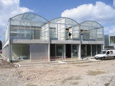 Wohnbau von Anne Lacaton & Jean Philippe Vassal während der Bauzeit, Sommer 2004