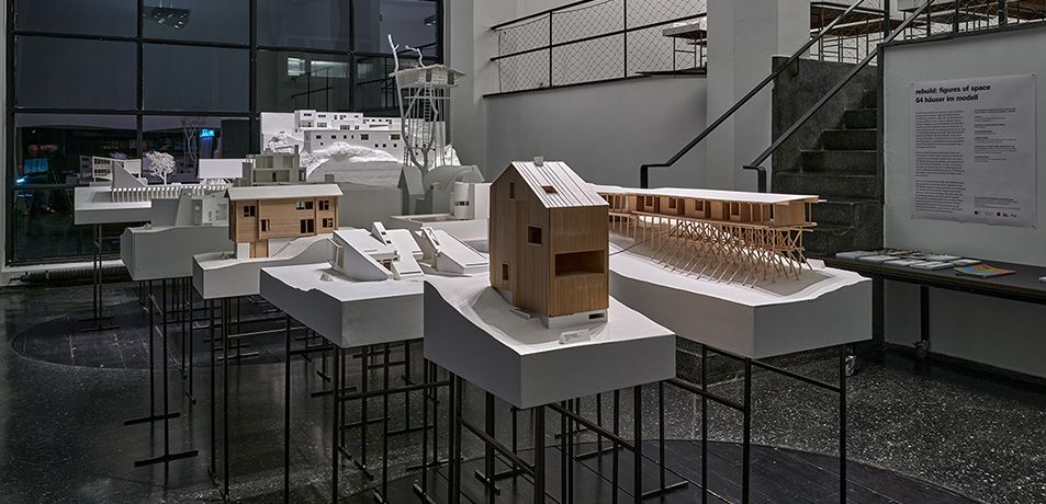 Blick in die Ausstellung "Rebuild: Figures of Space" im aut