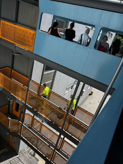 Bustour "Abfahrt zum Abfall" ins Recyclingzentrum Ahrental – © aut