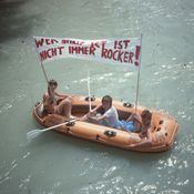 Demonstration mit dem Schlauchboot am Inn, 1977