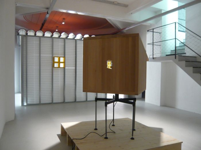 Blick in die Ausstellung im aut, "Le Cabanon" für MAYMA von ANGO und "Klimahaus Gold" für ANGO von MAYMA, © aut