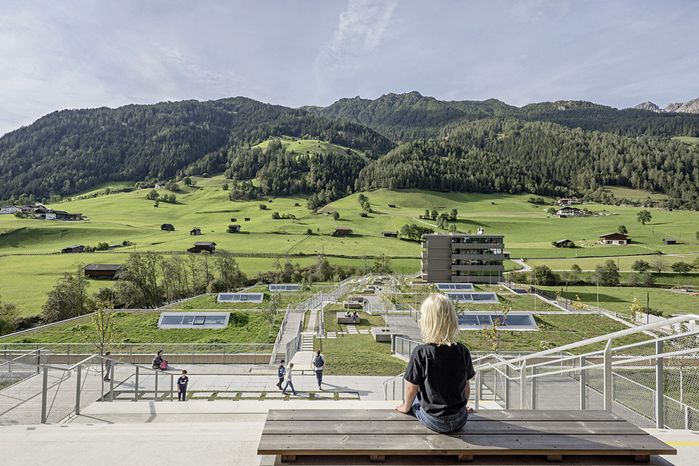 Auszeichnung des Landes Tirol für Neues Bauen 2020: Schulcampus Neustift im Stubaital, 2016 – 2019 (Architektur: fasch&fuchs.architekten)