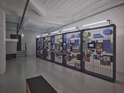 Blick in die Ausstellung "Boden für Alle. Eigennutz oder Gemeinwohl?" im aut