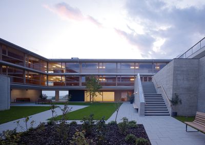 Auszeichnung des Landes Tirol für Neues Bauen 2010: Erweiterung Haus für Senioren, Absam, 2007 – 2008 (Architektur: Hanno Vogl-Fernheim)