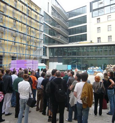 Architektur in Bewegung – Die Innenstadt im Wandel. Führung durch die Zentrale der Hypo Tirol Bank mit Hanno Schlögl und Daniel Süß Foto © aut. architektur und tirol