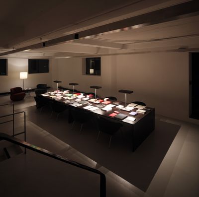 Blick in die Ausstellung "Lars Müller: Bücher bauen" im aut