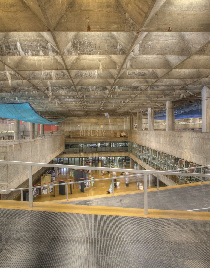 Vilanova Artigas, Institutsgebäude der Architekturfakultät FAU an der Staatsuniversität USP Universidade de São Paulo, 1961–65 (gem. mit Carlos Cascaldi)