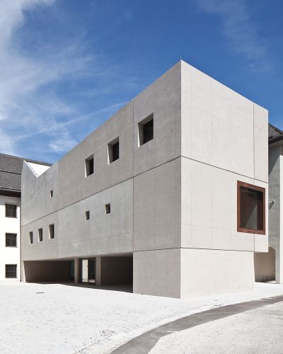 Anerkennung des Landes Tirol für Neues Bauen 2012:Erweiterung Hauptschule Rattenberg, 2009 – 2011 (Architektur: Daniel Fügenschuh)