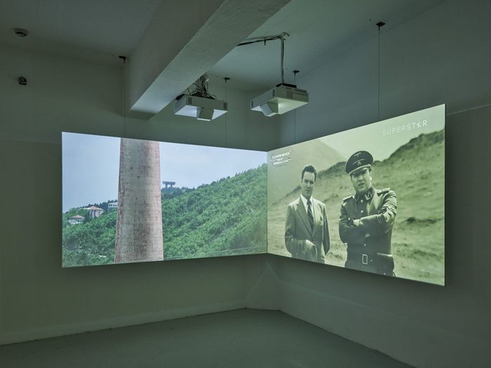 Blick in die Ausstellung "Steine zwischen den Fronten" im aut