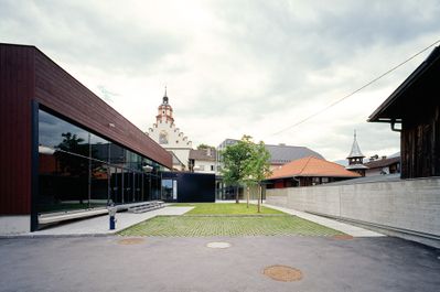 Auszeichnung des Landes Tirol für Neues Bauen 2010: KiWi – Kultur- und Veranstaltungszentrum Kirchenwirt, Absam, 2010 (Architektur: Martin Scharfetter, Robert Rier)