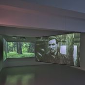 Blick in die Ausstellung "Steine zwischen den Fronten" im aut