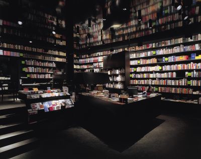 Auszeichnung des Landes Tirol für Neues Bauen 2004: Bücher Wiederin, Innsbruck, 2004 (Architektur: Rainer Köberl, Markus Tschapeller)